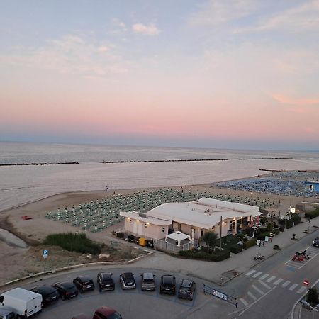 Attico Fronte Mare Apartman Martinsicuro Kültér fotó