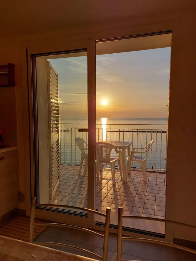 Attico Fronte Mare Apartman Martinsicuro Kültér fotó