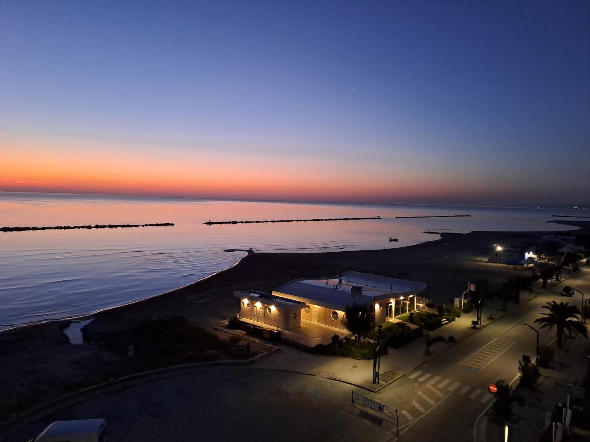 Attico Fronte Mare Apartman Martinsicuro Kültér fotó