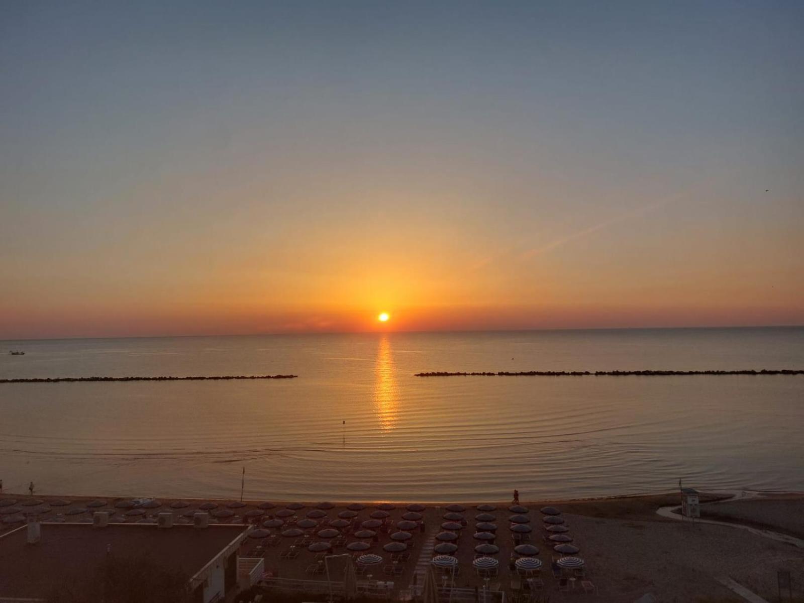 Attico Fronte Mare Apartman Martinsicuro Kültér fotó