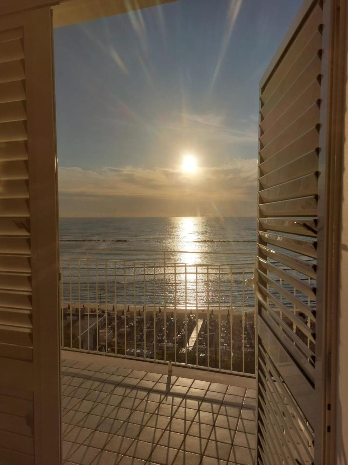Attico Fronte Mare Apartman Martinsicuro Kültér fotó