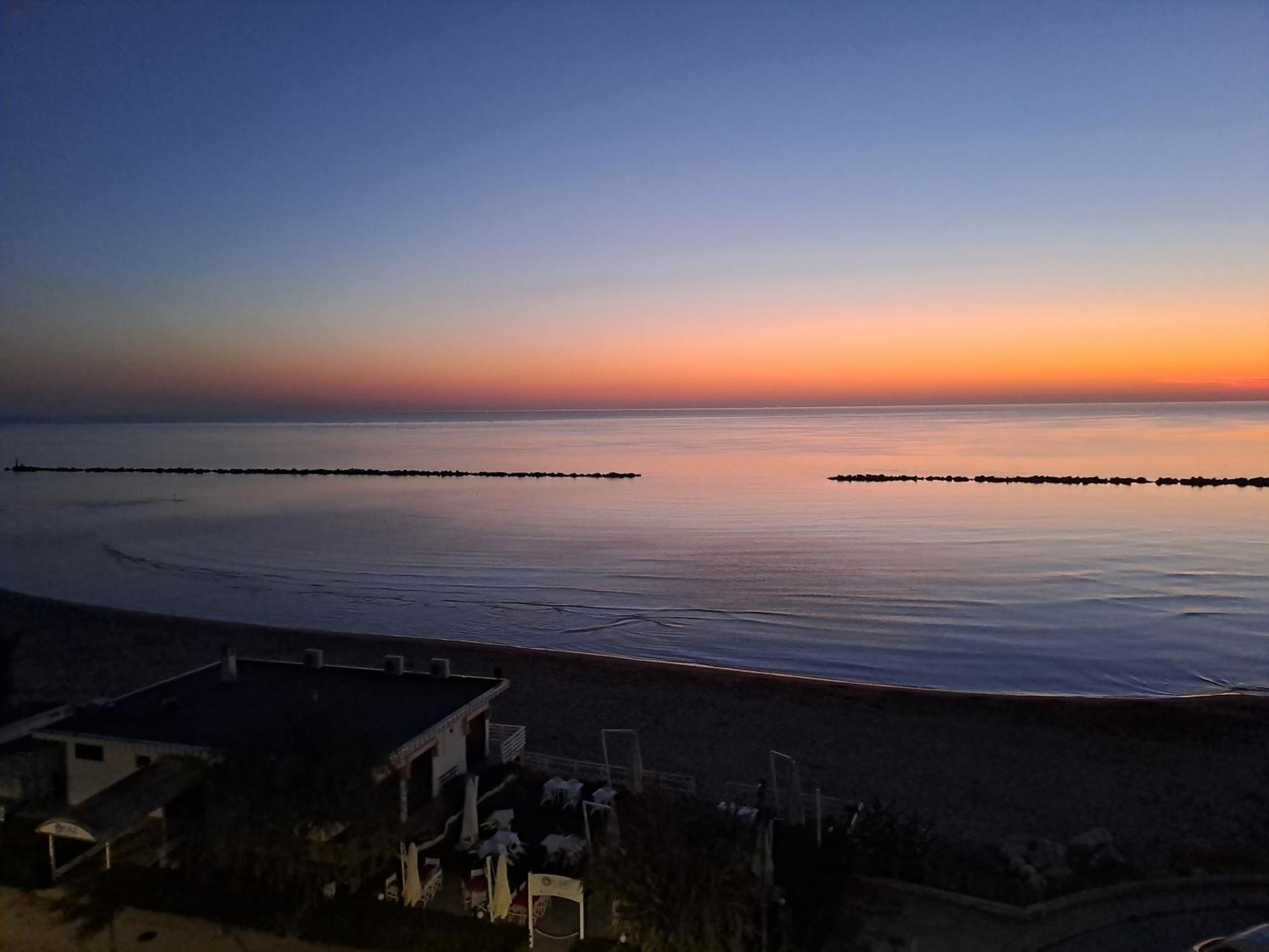 Attico Fronte Mare Apartman Martinsicuro Kültér fotó