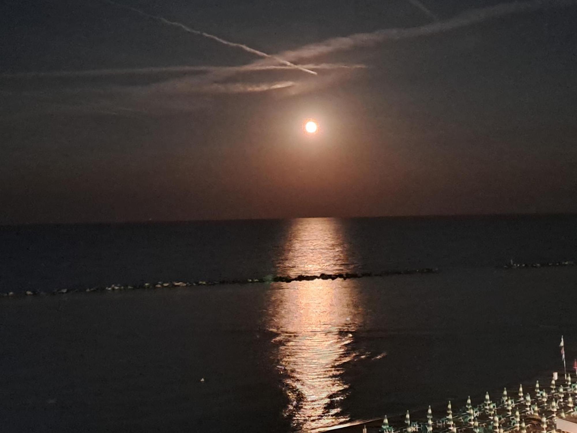 Attico Fronte Mare Apartman Martinsicuro Kültér fotó