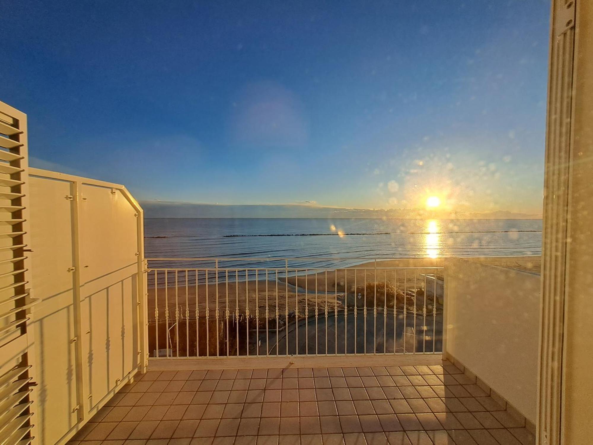 Attico Fronte Mare Apartman Martinsicuro Kültér fotó