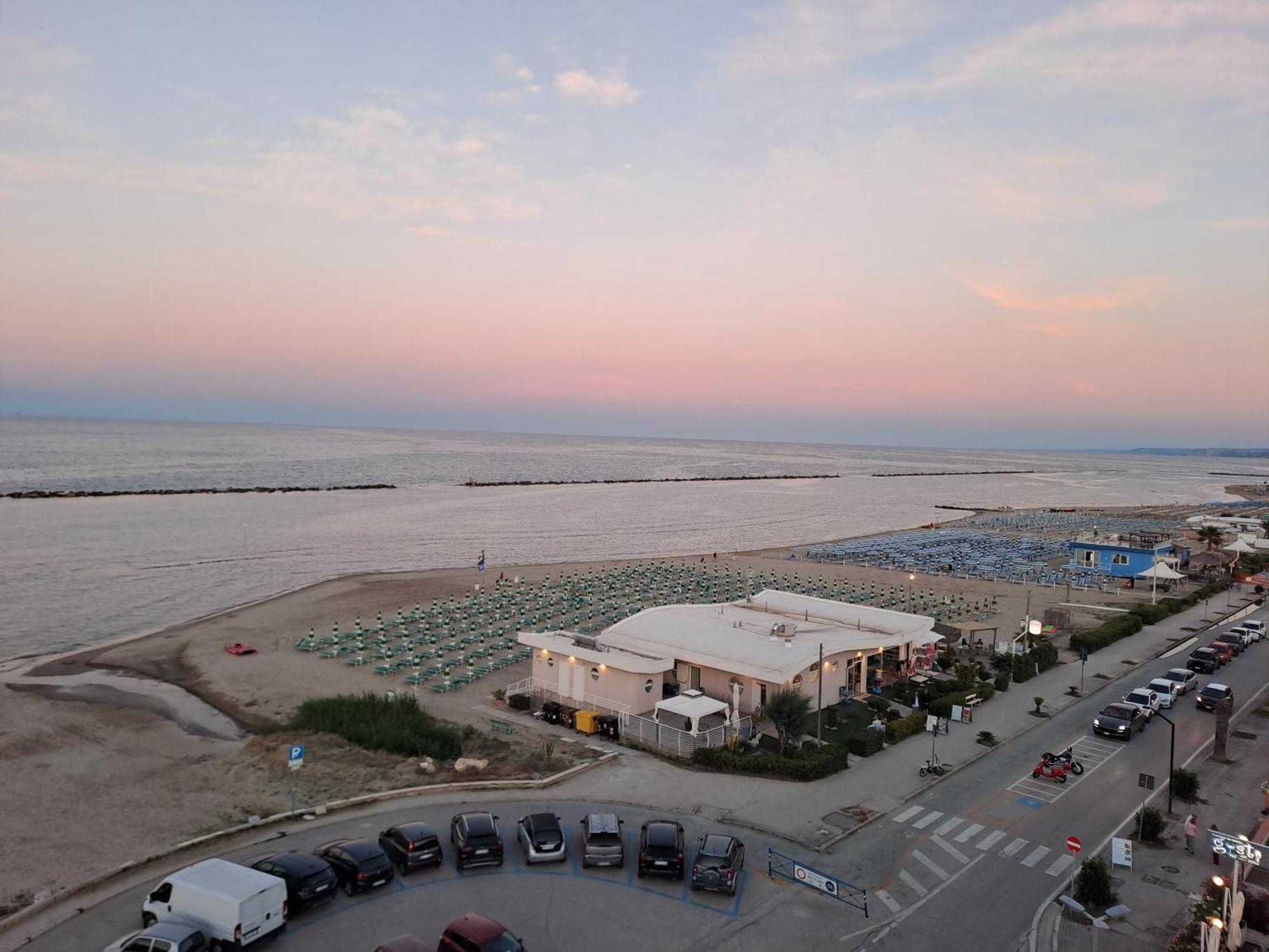 Attico Fronte Mare Apartman Martinsicuro Kültér fotó